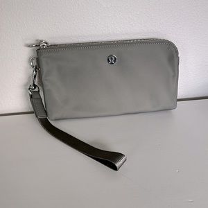 Lululemon curved wristlet, only used two times.